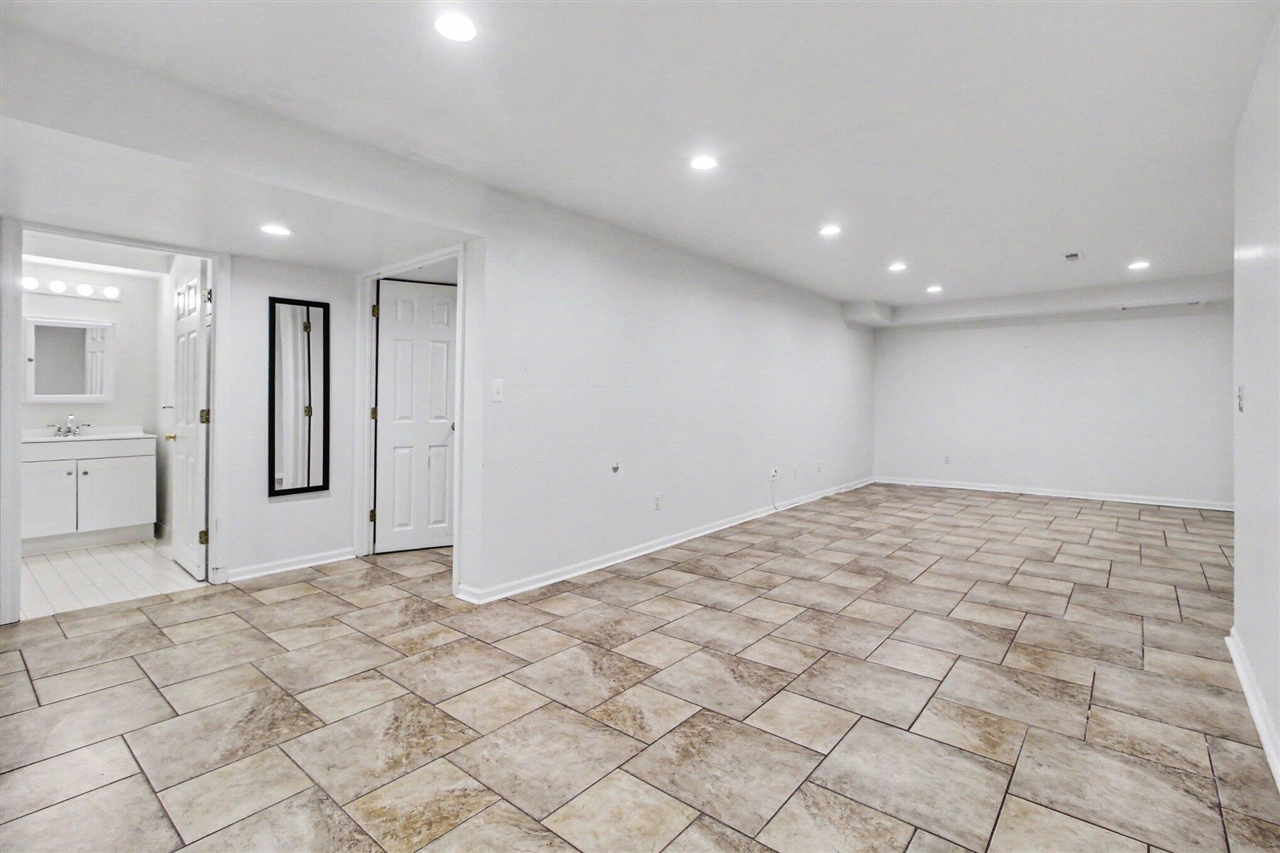 183 Kingsbrook Avenue Property Photo 21