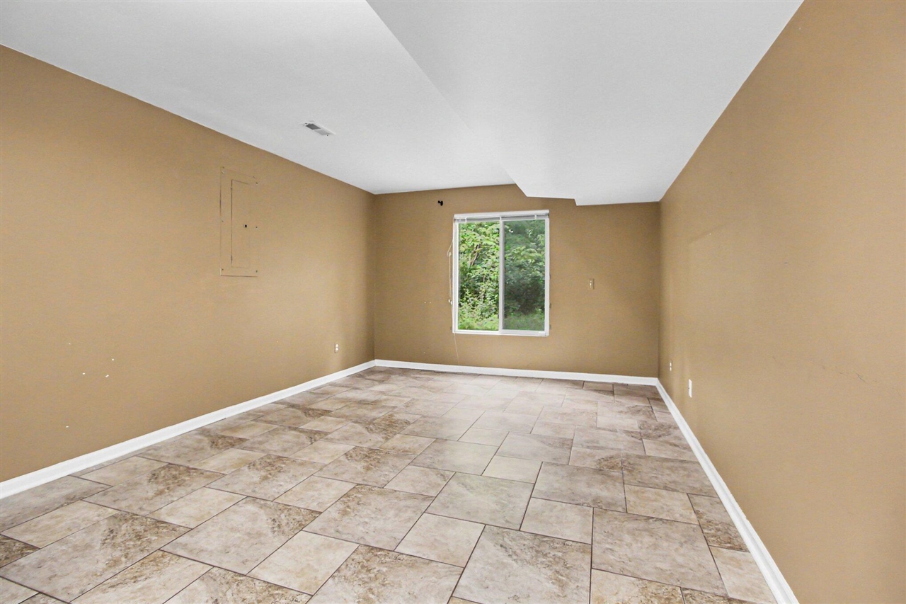 183 Kingsbrook Avenue Property Photo 23
