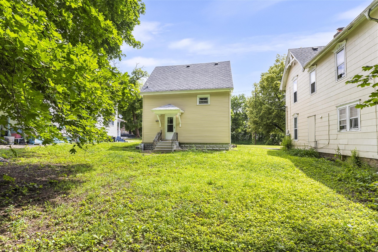 1030 S Jackson Street Property Photo 4