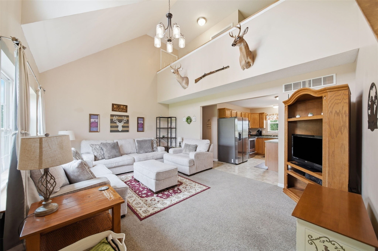 5867 E Hillcrest Drive Property Photo 6