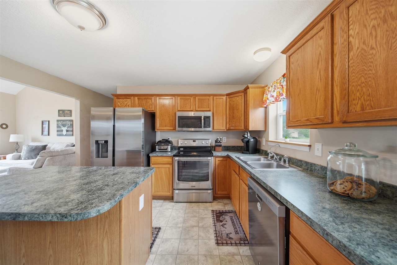 5867 E Hillcrest Drive Property Photo 14