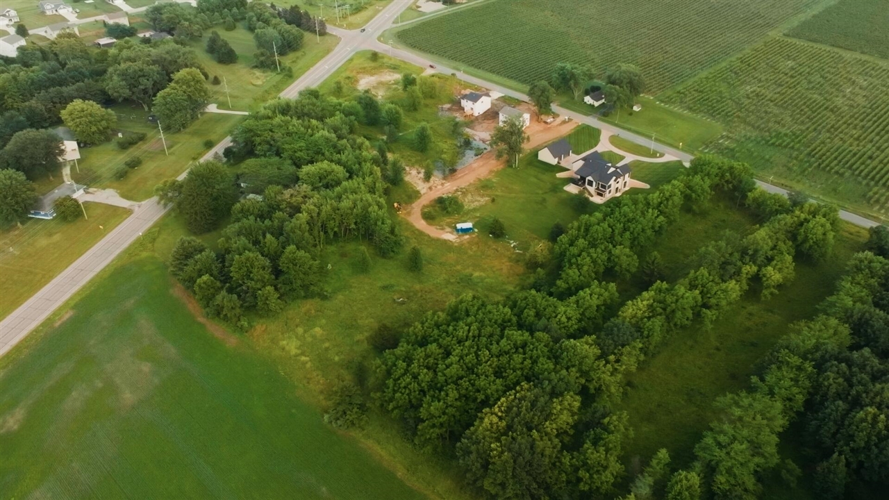 1221 E Marquette Woods Road Property Photo 10