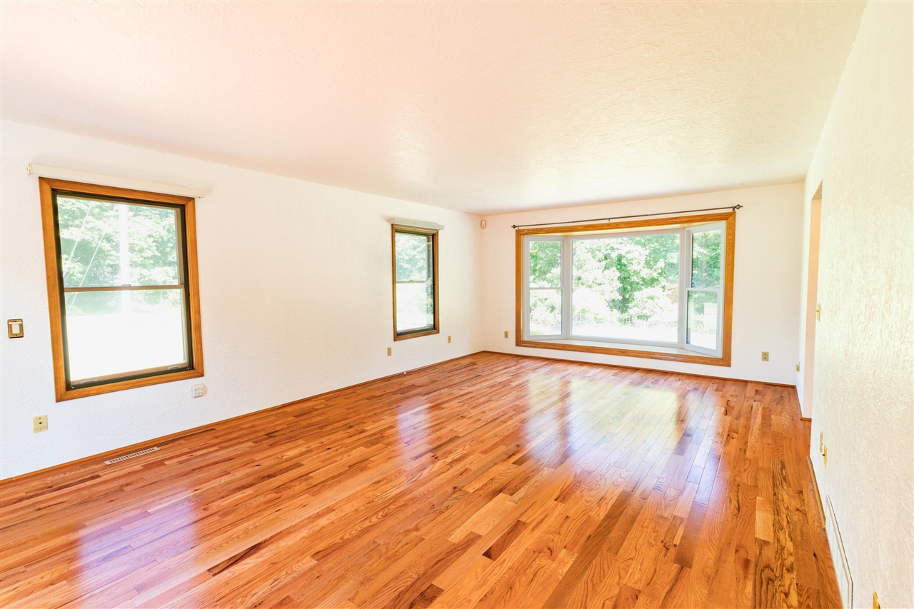 8805 Stadium Drive Property Photo 7