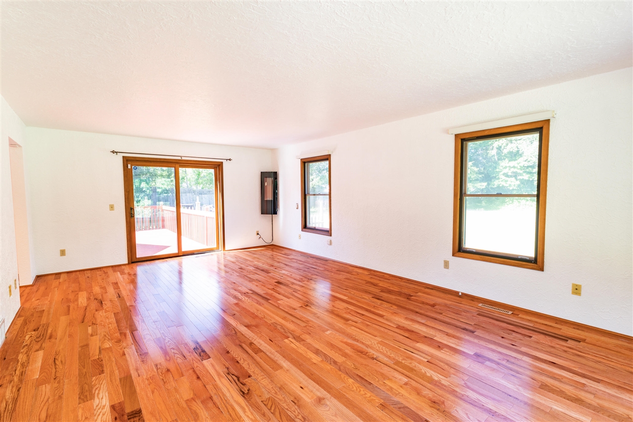8805 Stadium Drive Property Photo 8