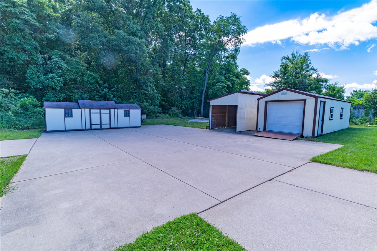 8805 Stadium Drive Property Photo 40