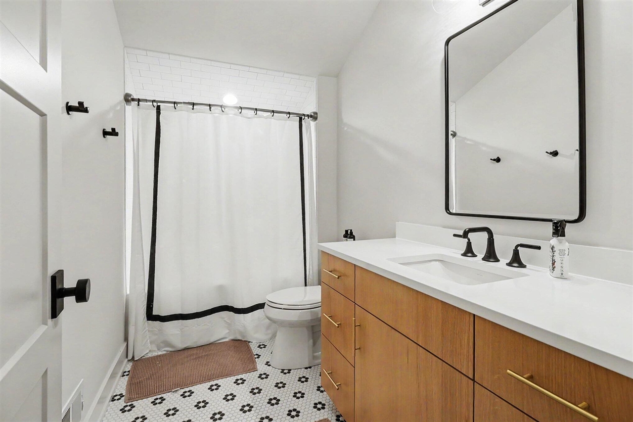 258 W Lowell Street Property Photo 28