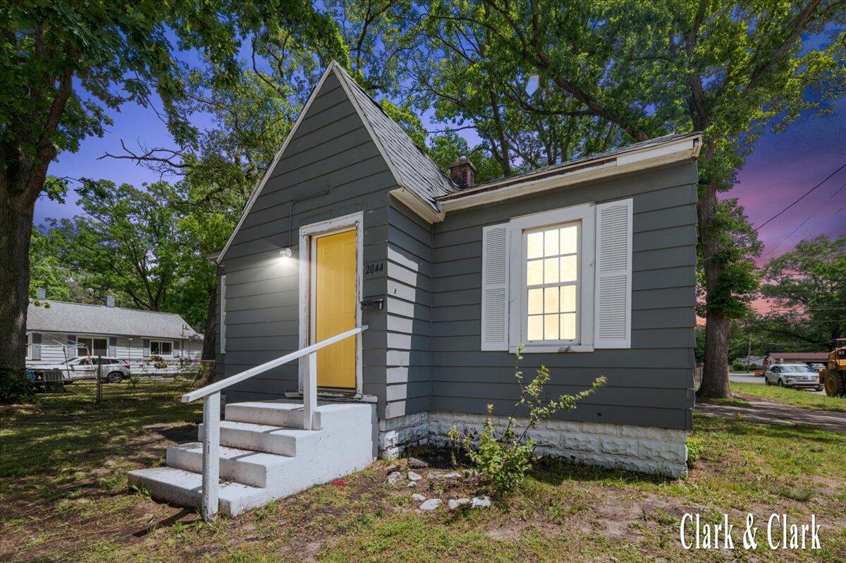 2044 Wood Street Property Photo 1