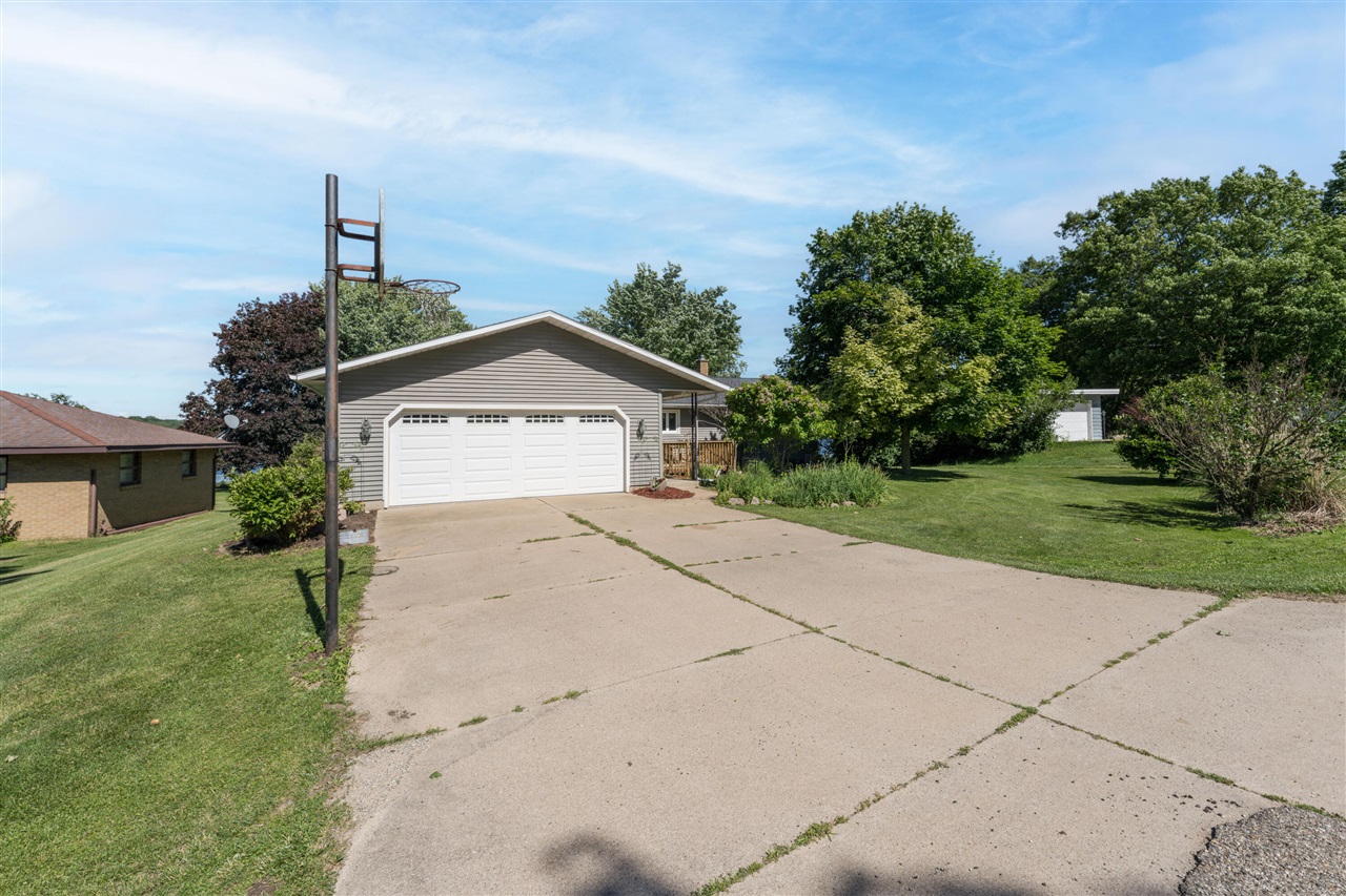 2937 Loehrs Landing Drive Property Photo 3