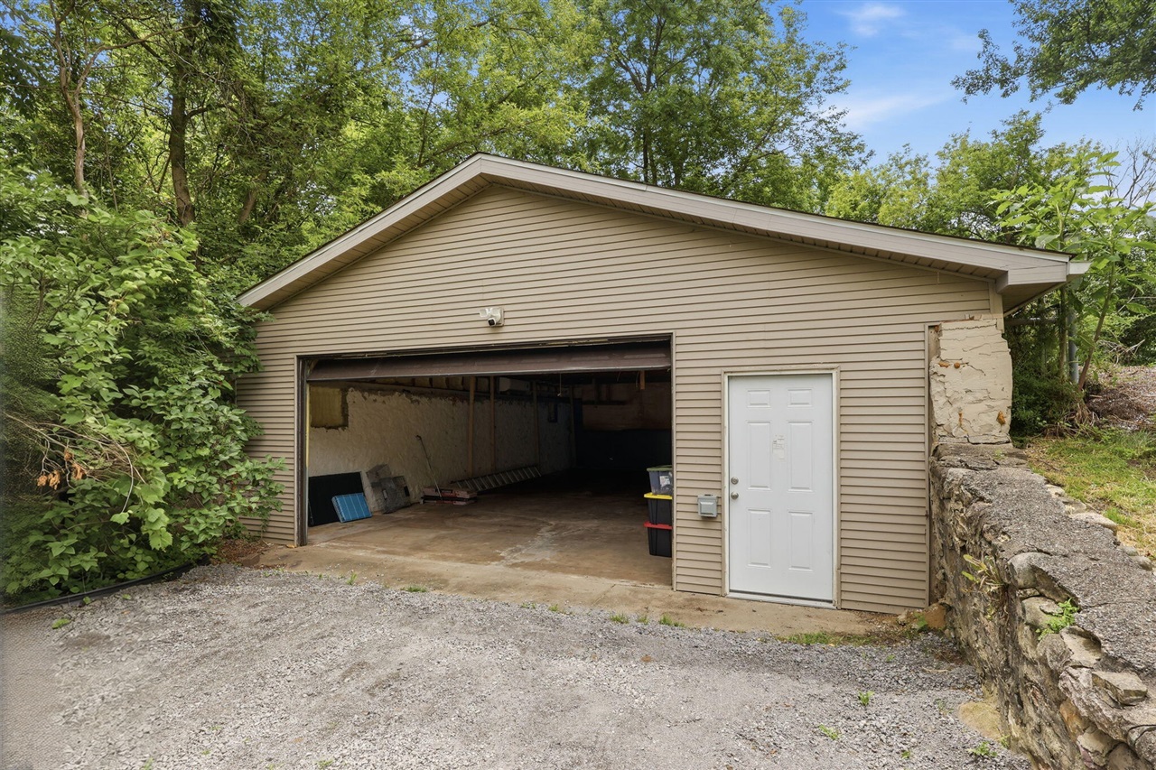5900 Springbrook Road Property Photo 5