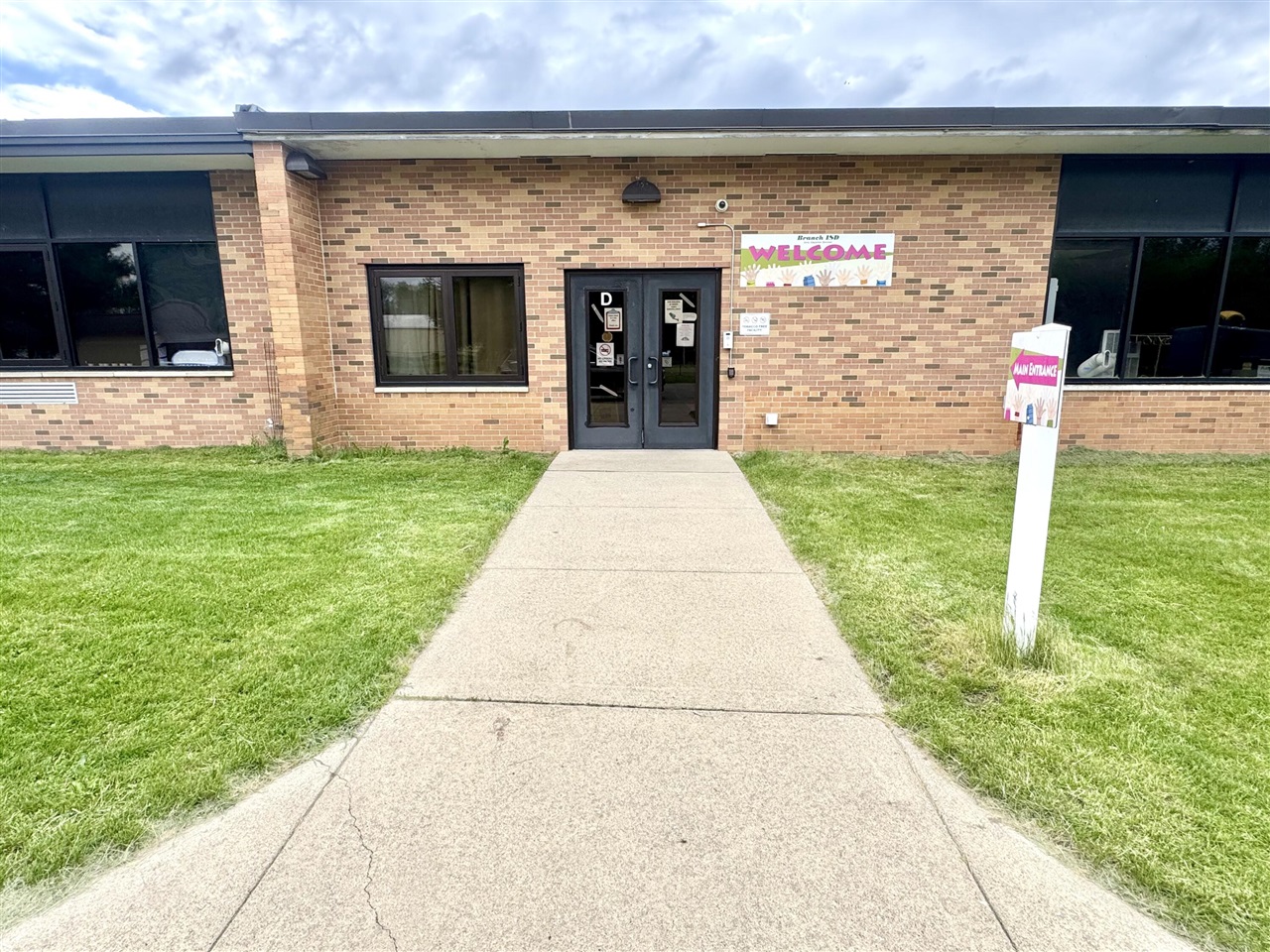 1011 School Drive Property Photo 1