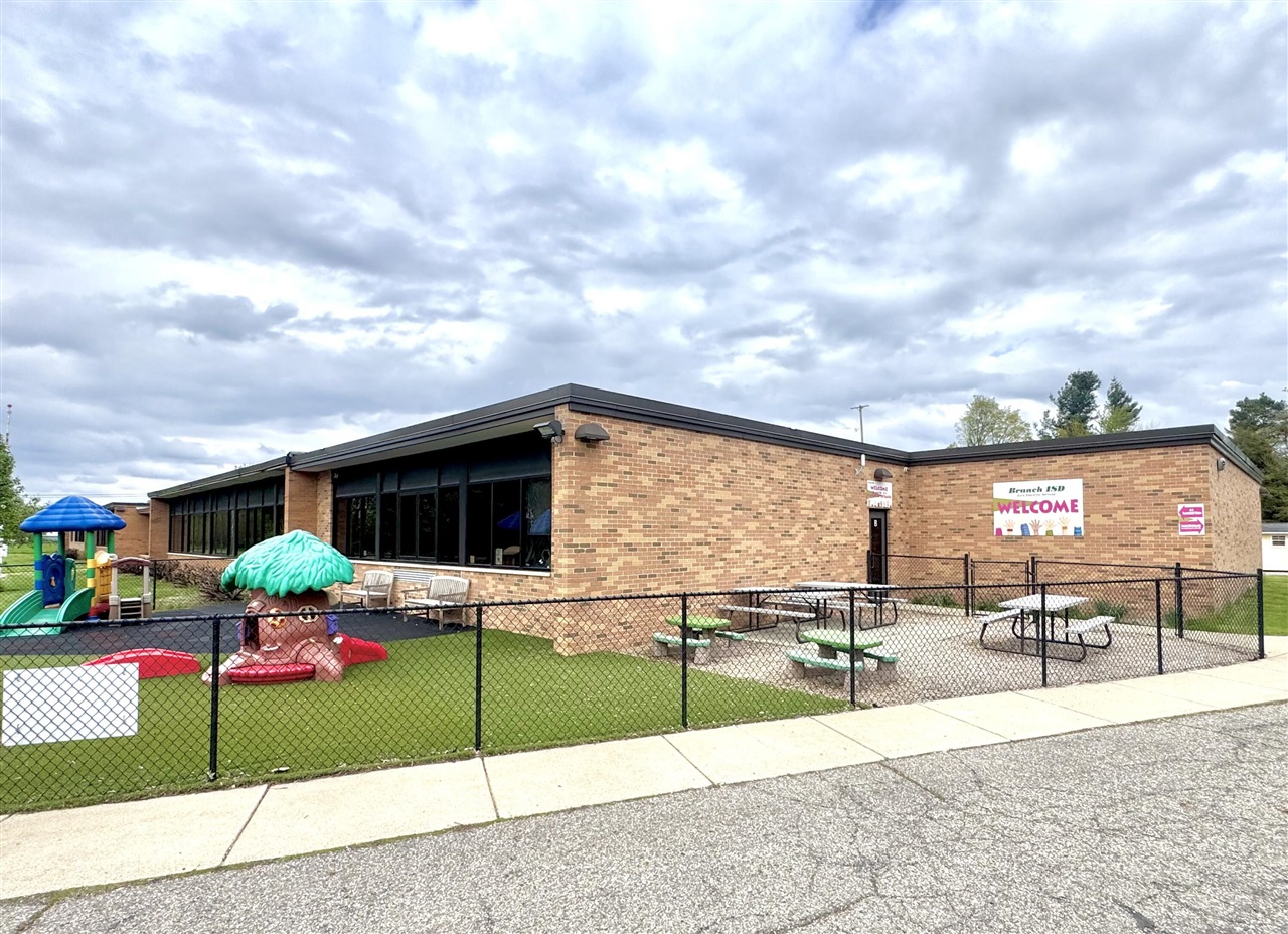 1011 School Drive Property Photo 3