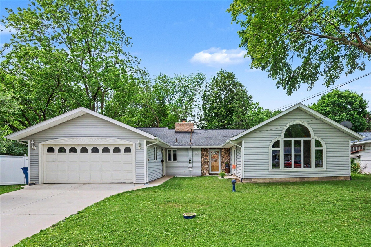 3923 Devonshire Avenue Property Photo 1