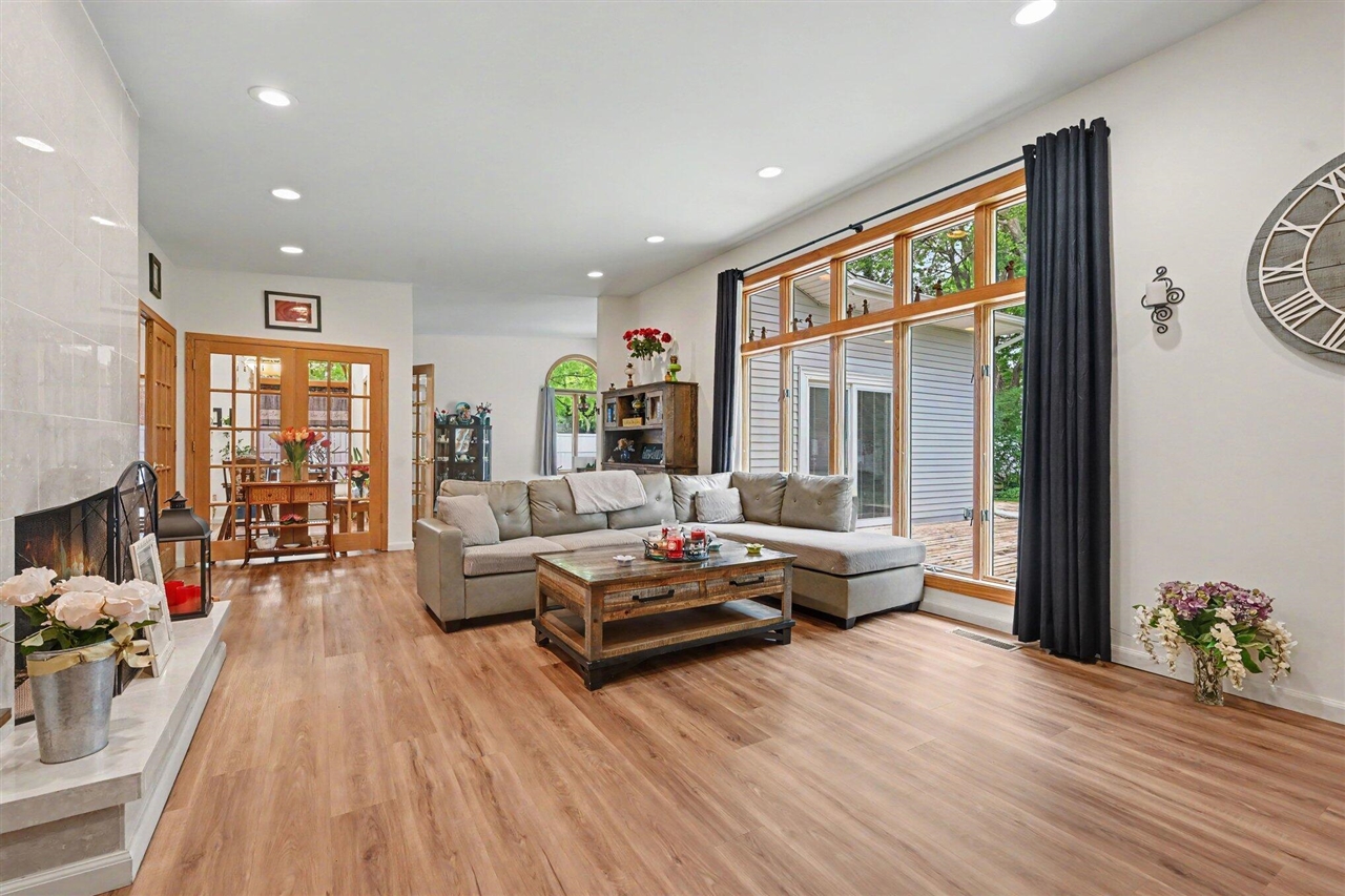 3923 Devonshire Avenue Property Photo 4