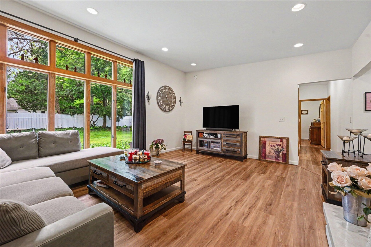 3923 Devonshire Avenue Property Photo 6
