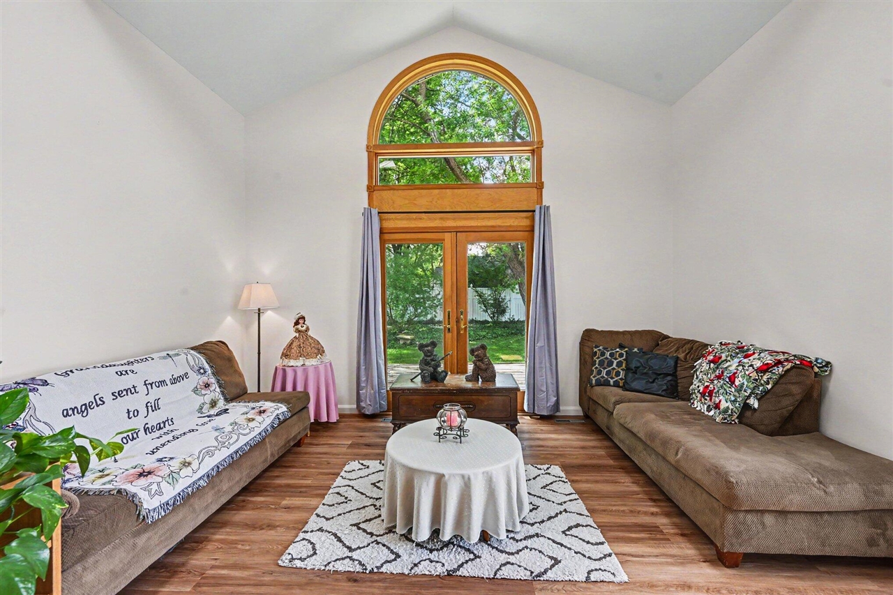 3923 Devonshire Avenue Property Photo 9