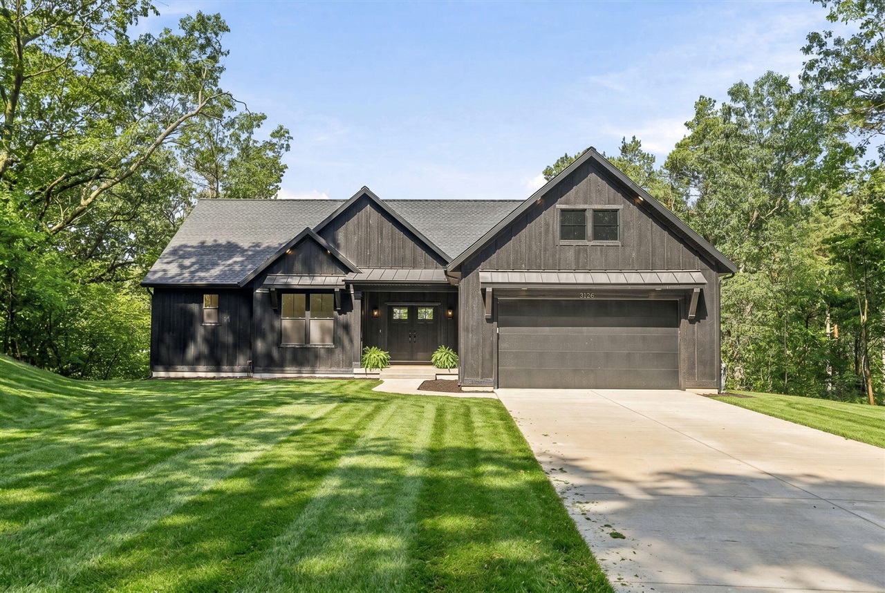 3126 Red Oak Drive Property Photo 1