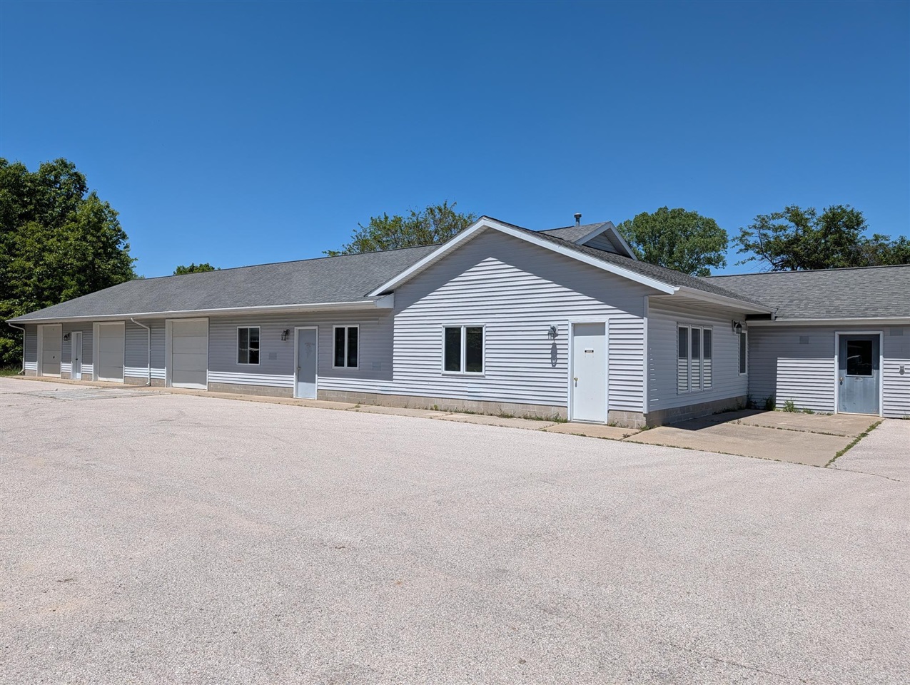 2865 Whitehall Road Property Photo 3