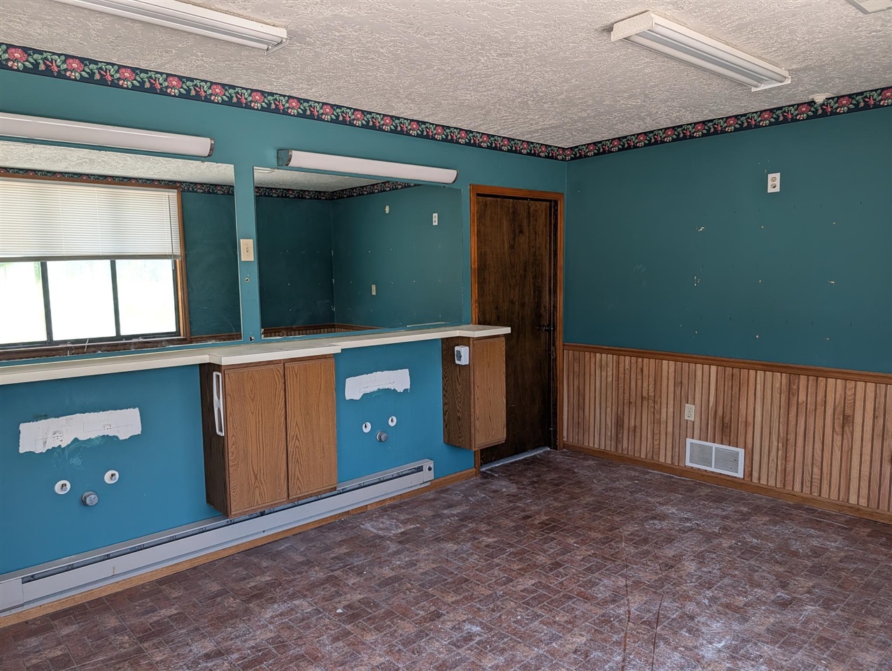 2865 Whitehall Road Property Photo 4