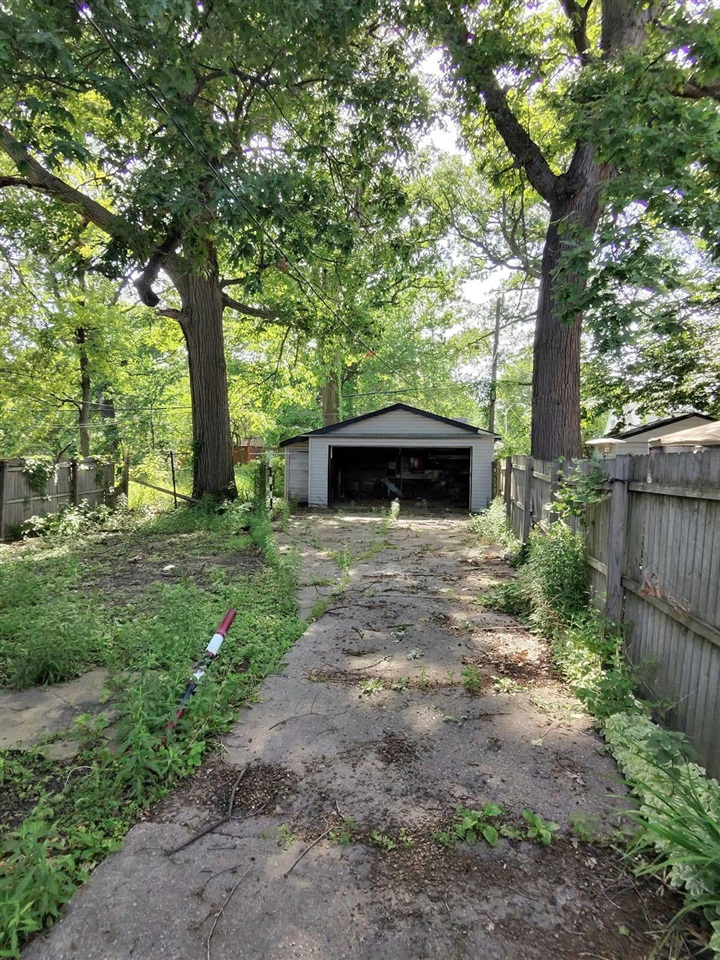 19347 Moenart Property Photo 3