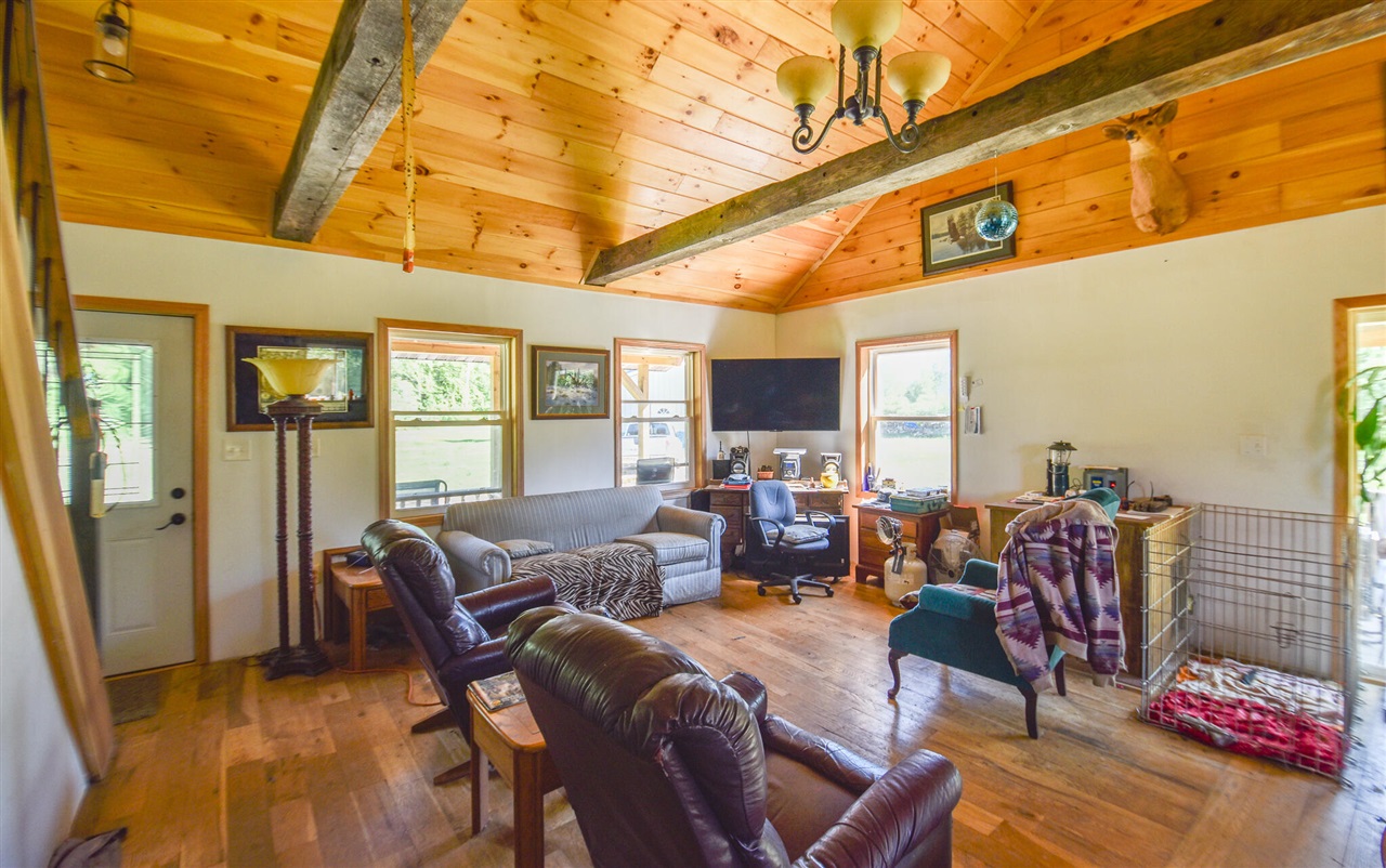 881 Brent Drive Property Photo 3