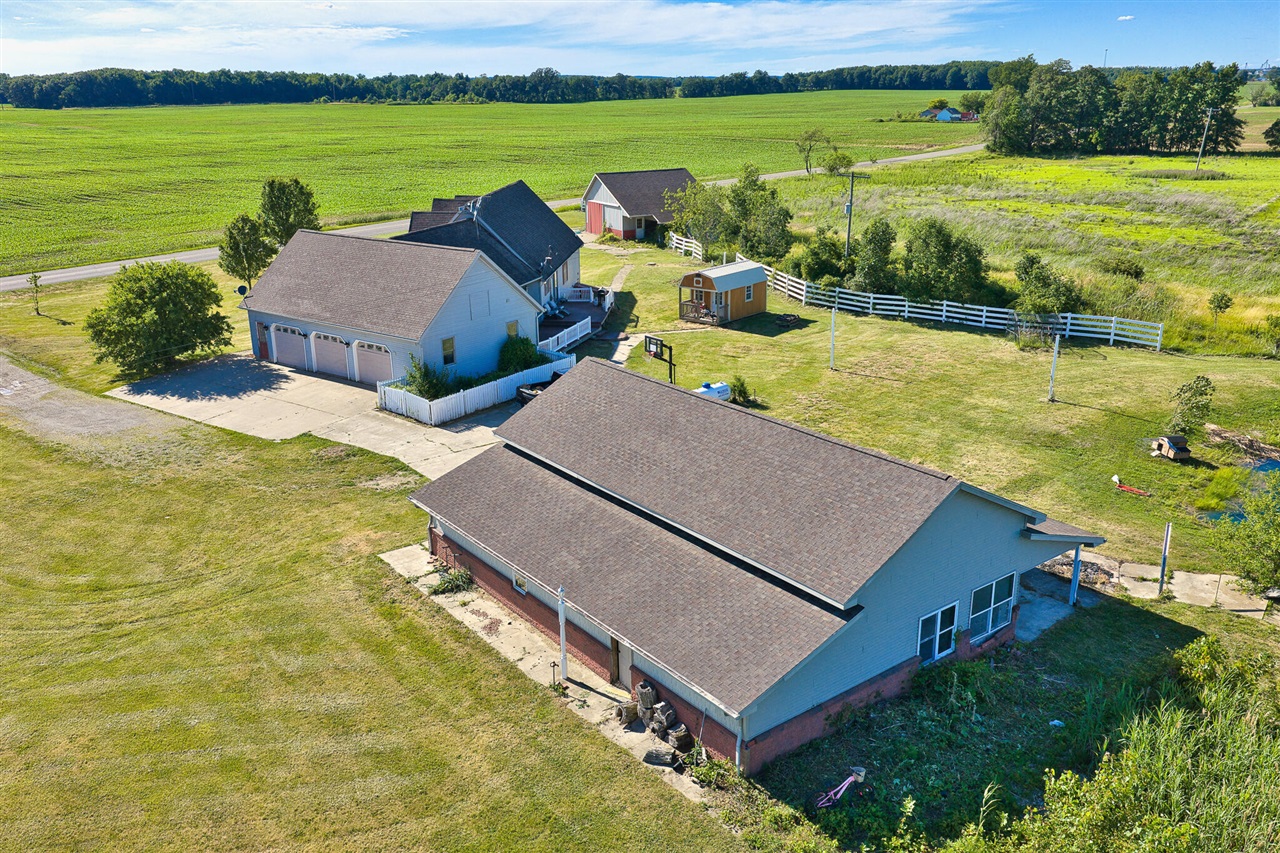11905 Coman Road Property Photo 4