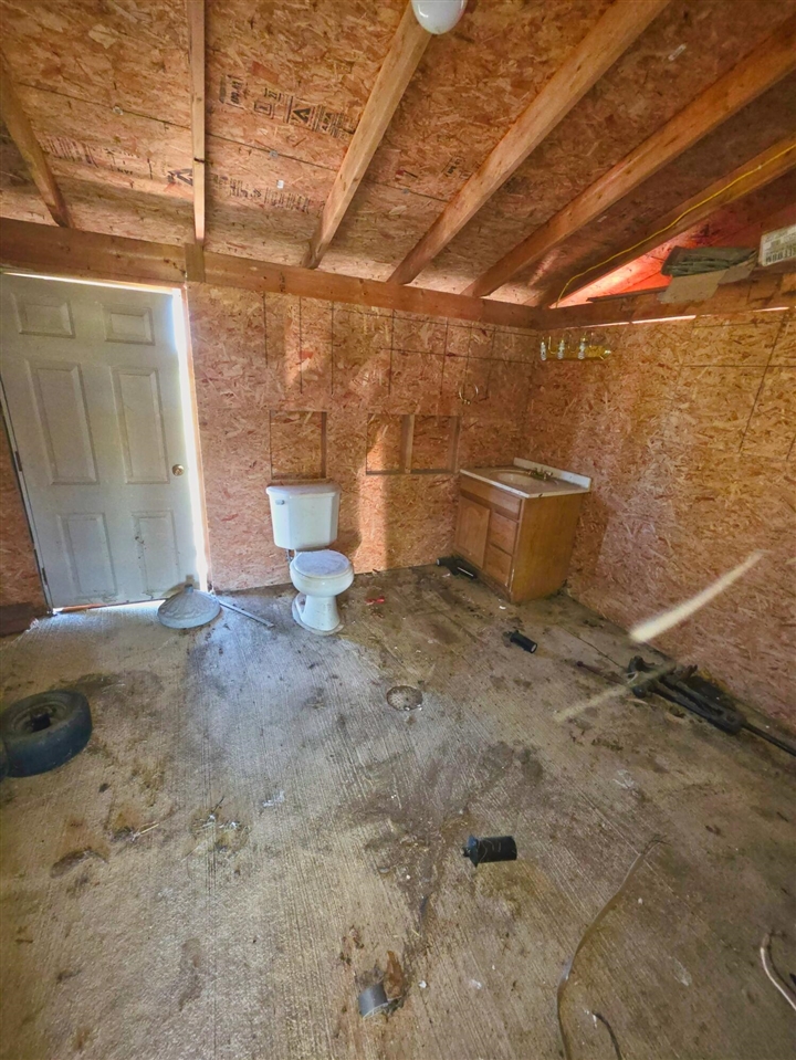11905 Coman Road Property Photo 45