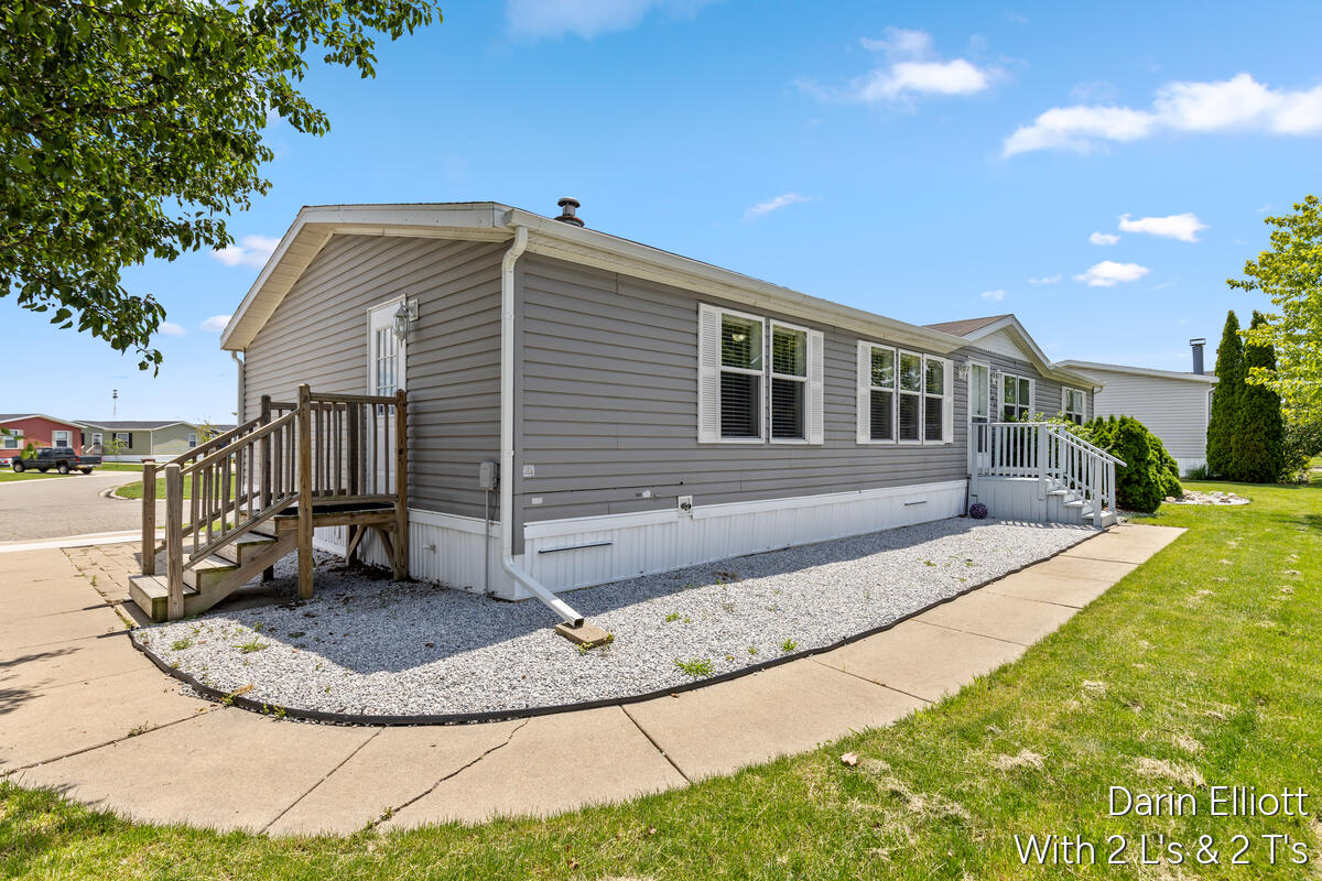 7204 E Grand River Ave Property Photo 1