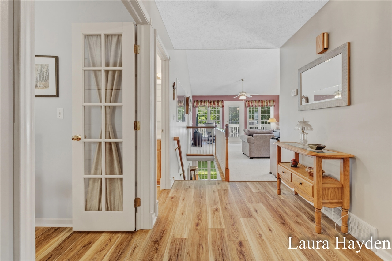 6880 Beechwood Drive Property Photo 3