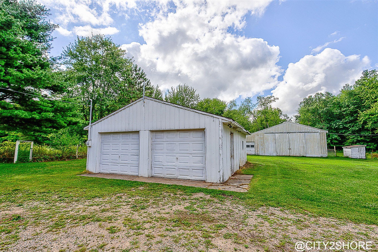 9905 52nd Avenue Property Photo 11