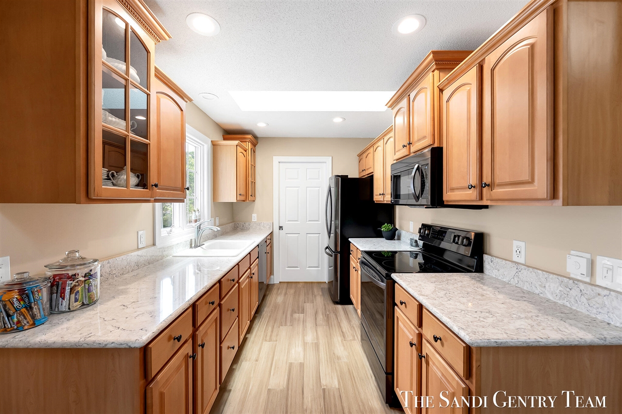 931 Bluff Creek Drive Property Photo 17