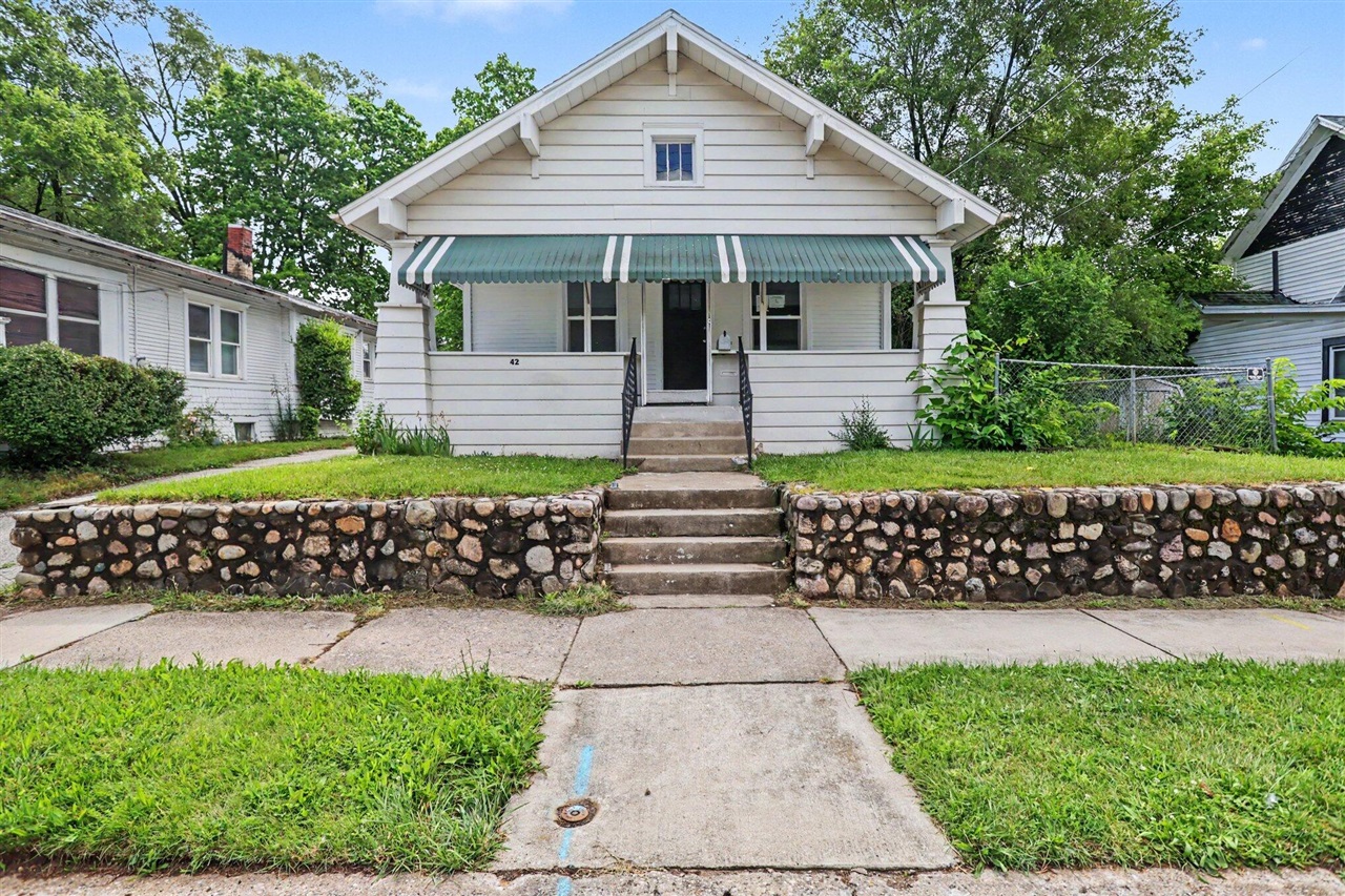 42 Grand Avenue Property Photo 1