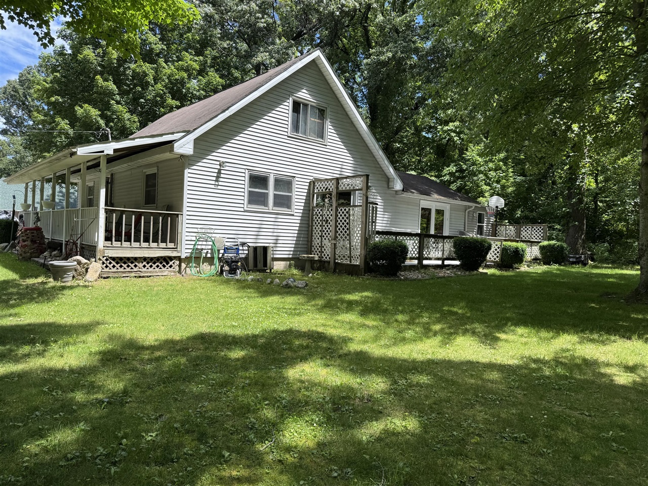52985 Twin Lakeview Drive Property Photo 2