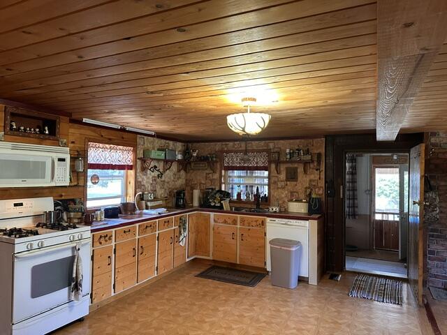 164 W 10 Mile Property Photo 11