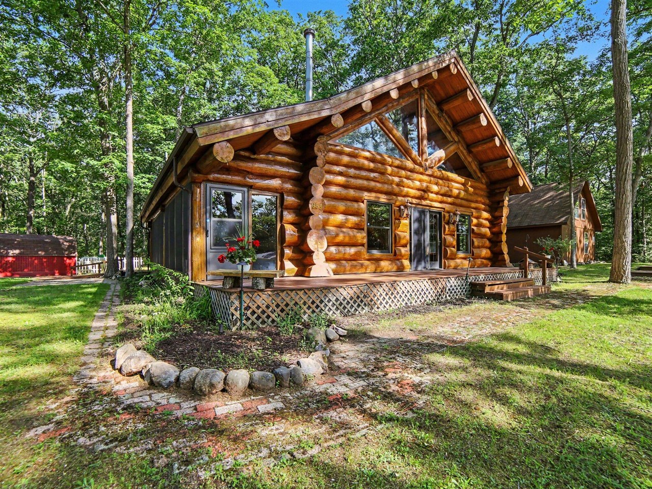 653 N Jack Pine Road Property Photo 1