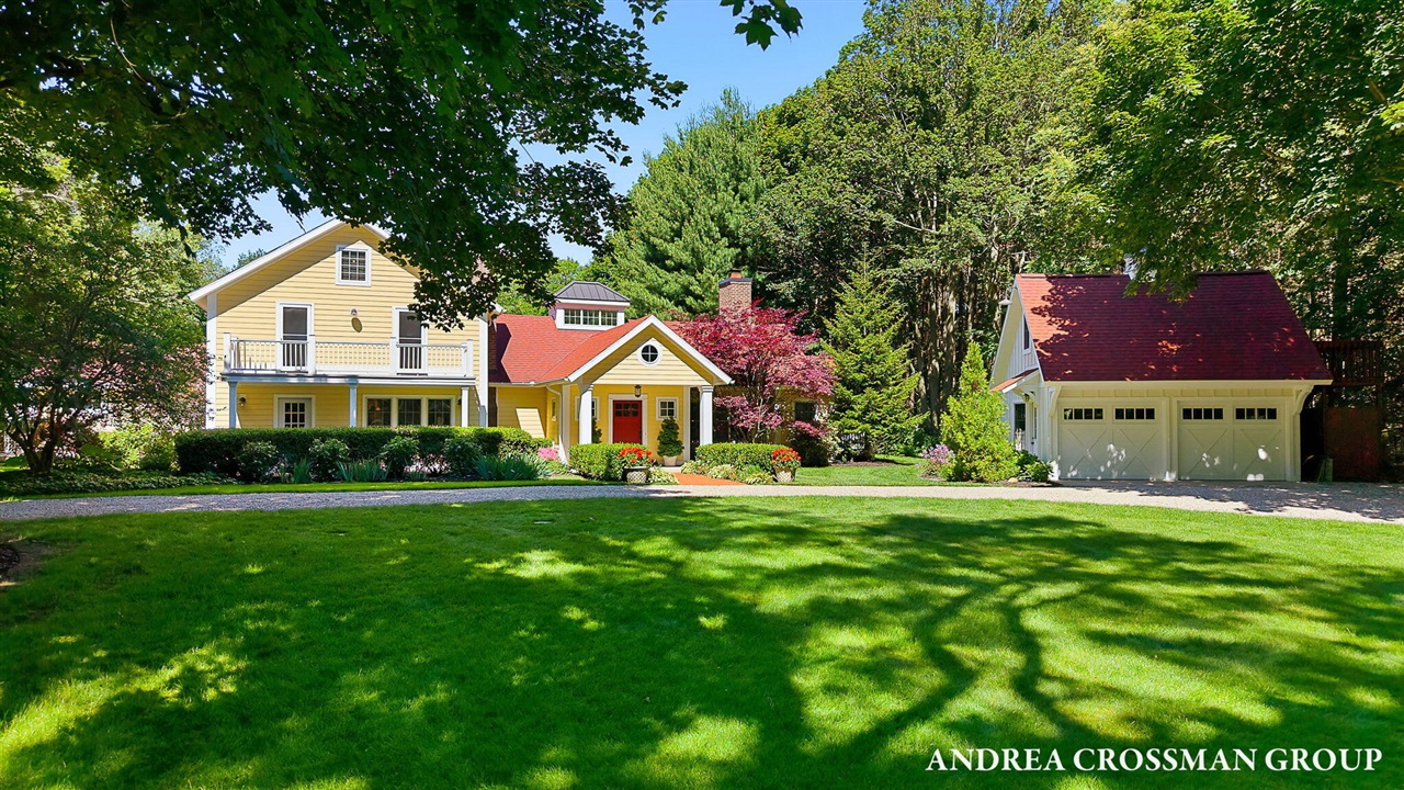 2075 Lakeshore Drive Property Photo 1