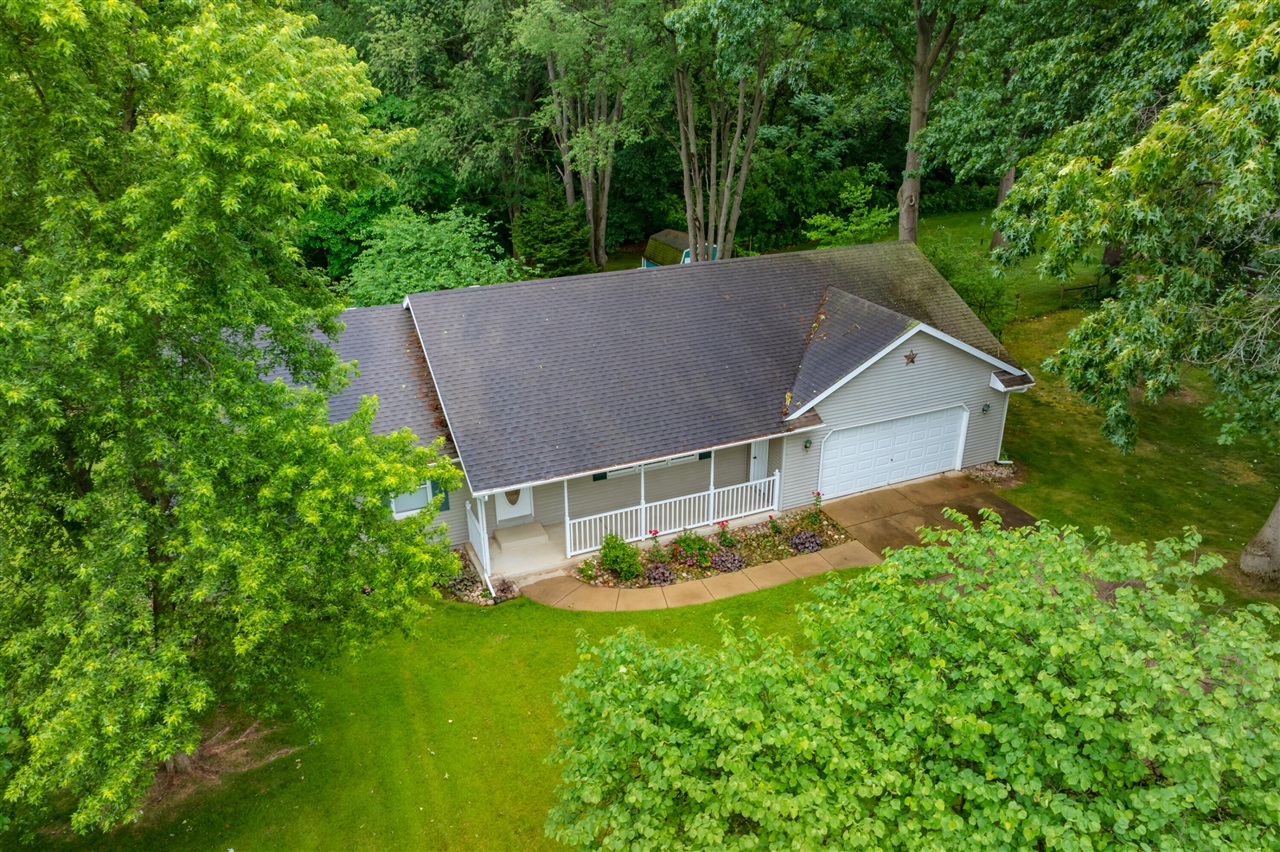 52135 Nancy Lane Property Photo 4