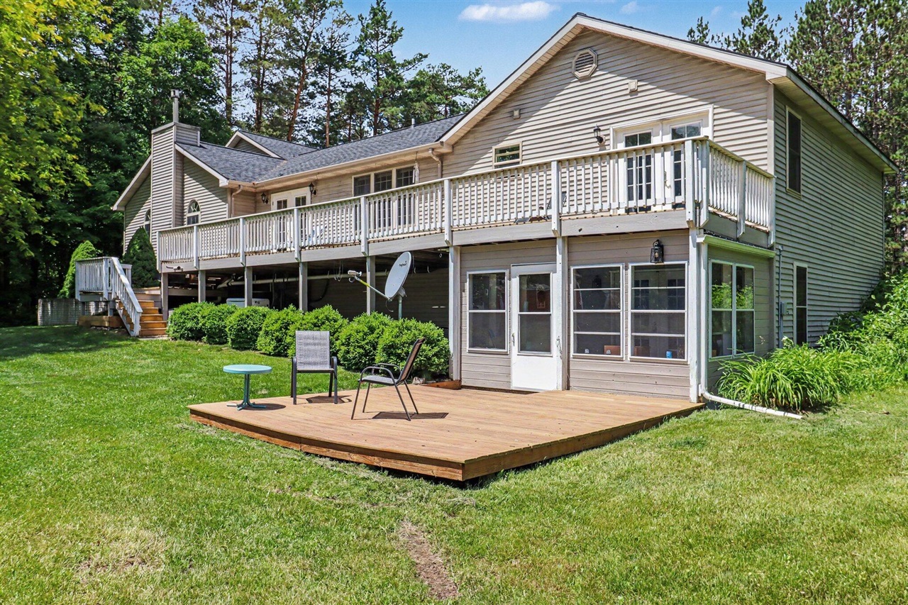 7245 River Road Property Photo 3