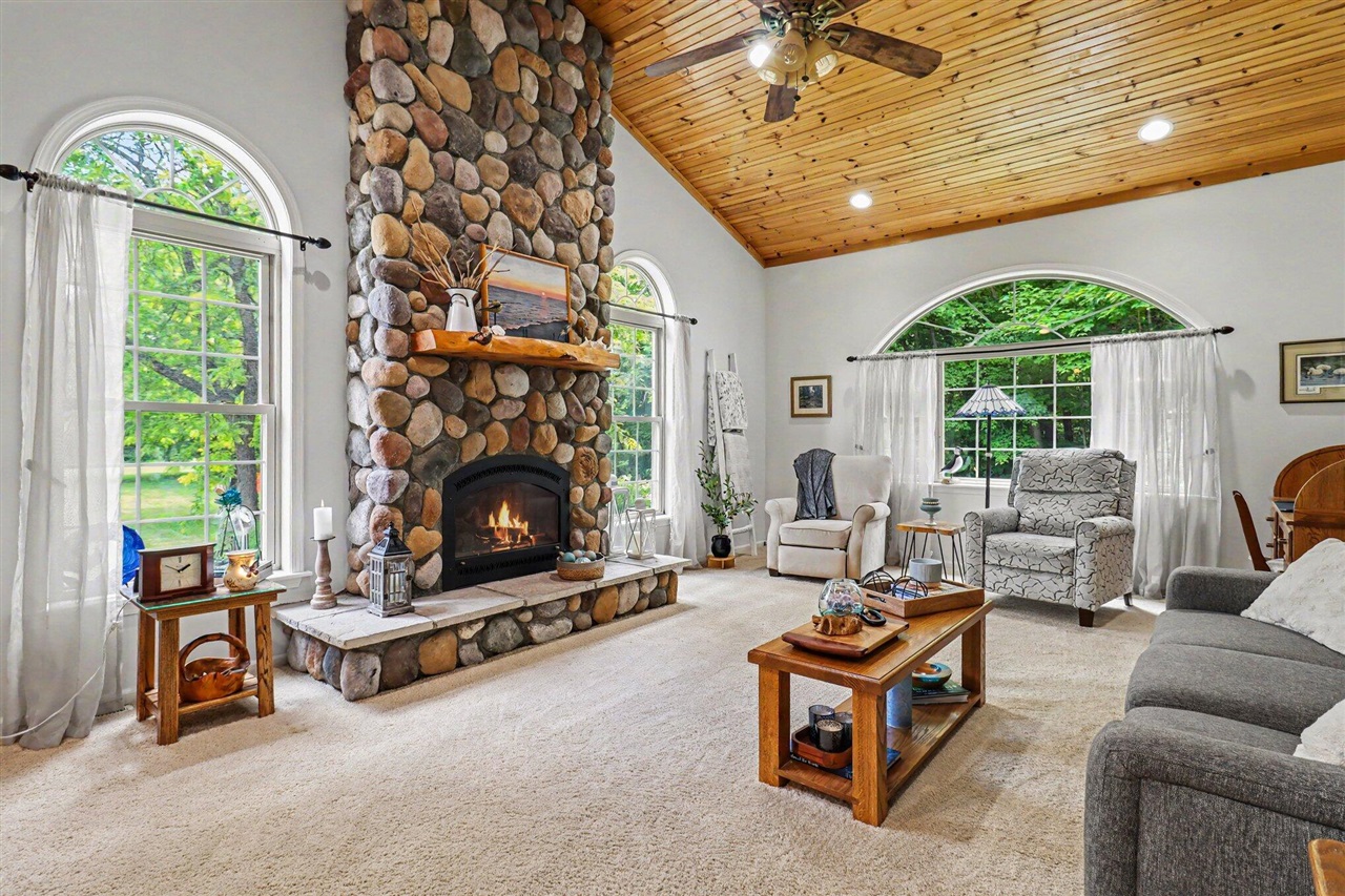 7245 River Road Property Photo 5