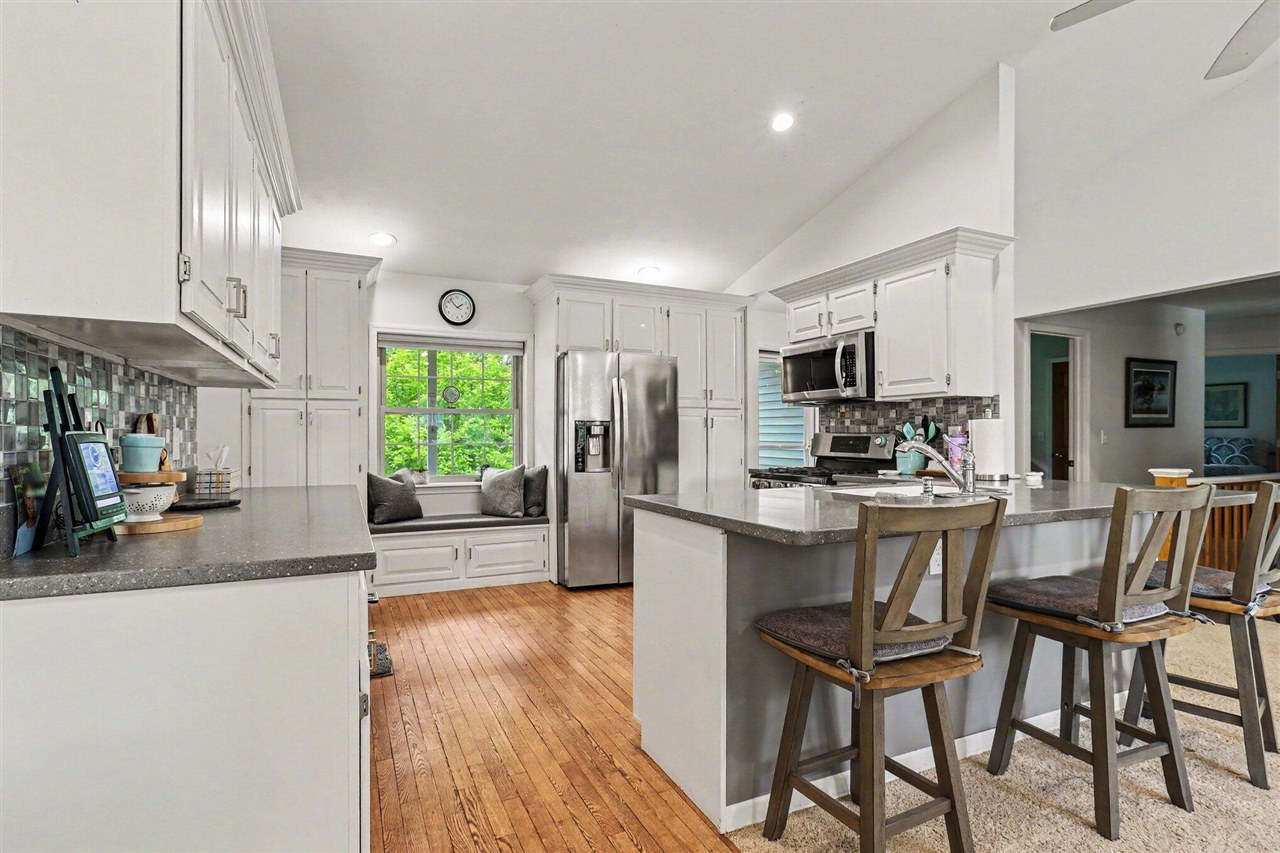 7245 River Road Property Photo 6