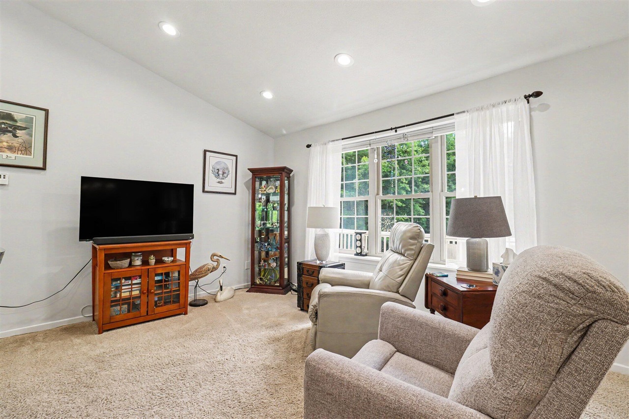 7245 River Road Property Photo 8