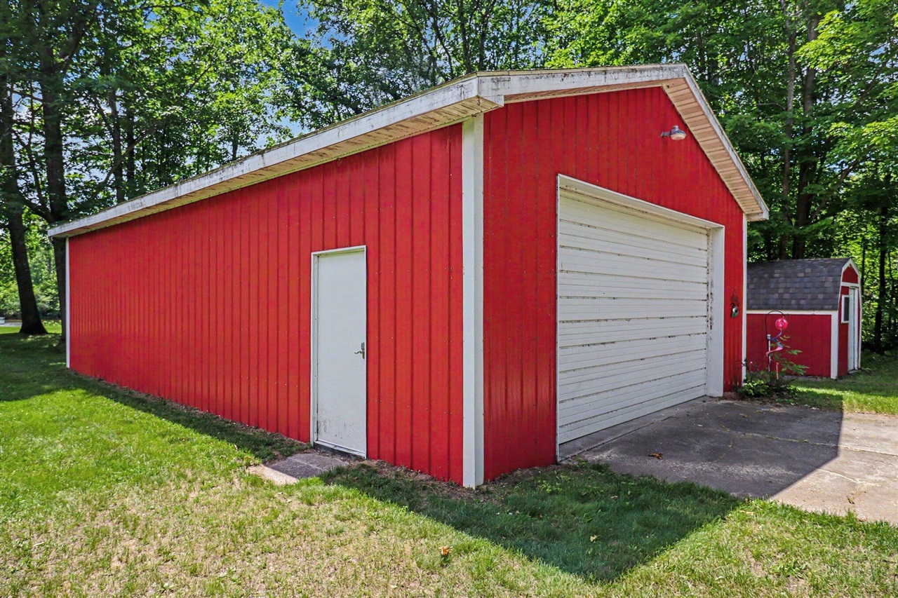 7245 River Road Property Photo 14
