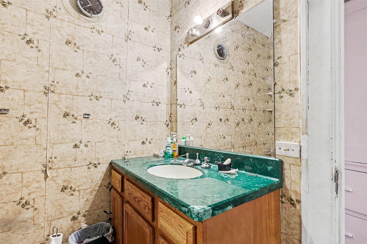 1202 Alexander Street Property Photo 9