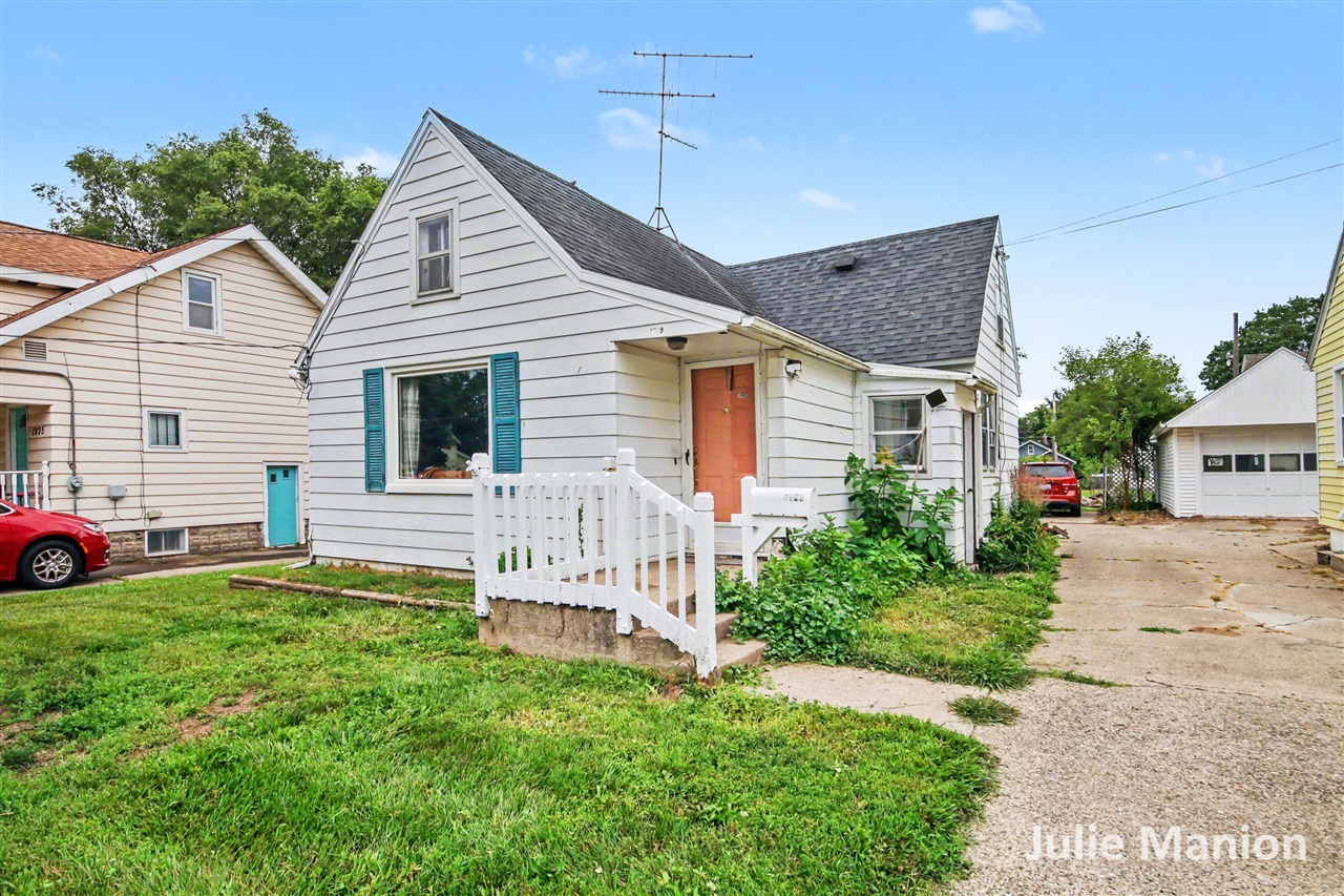 1829 Delwood Avenue Property Photo 2