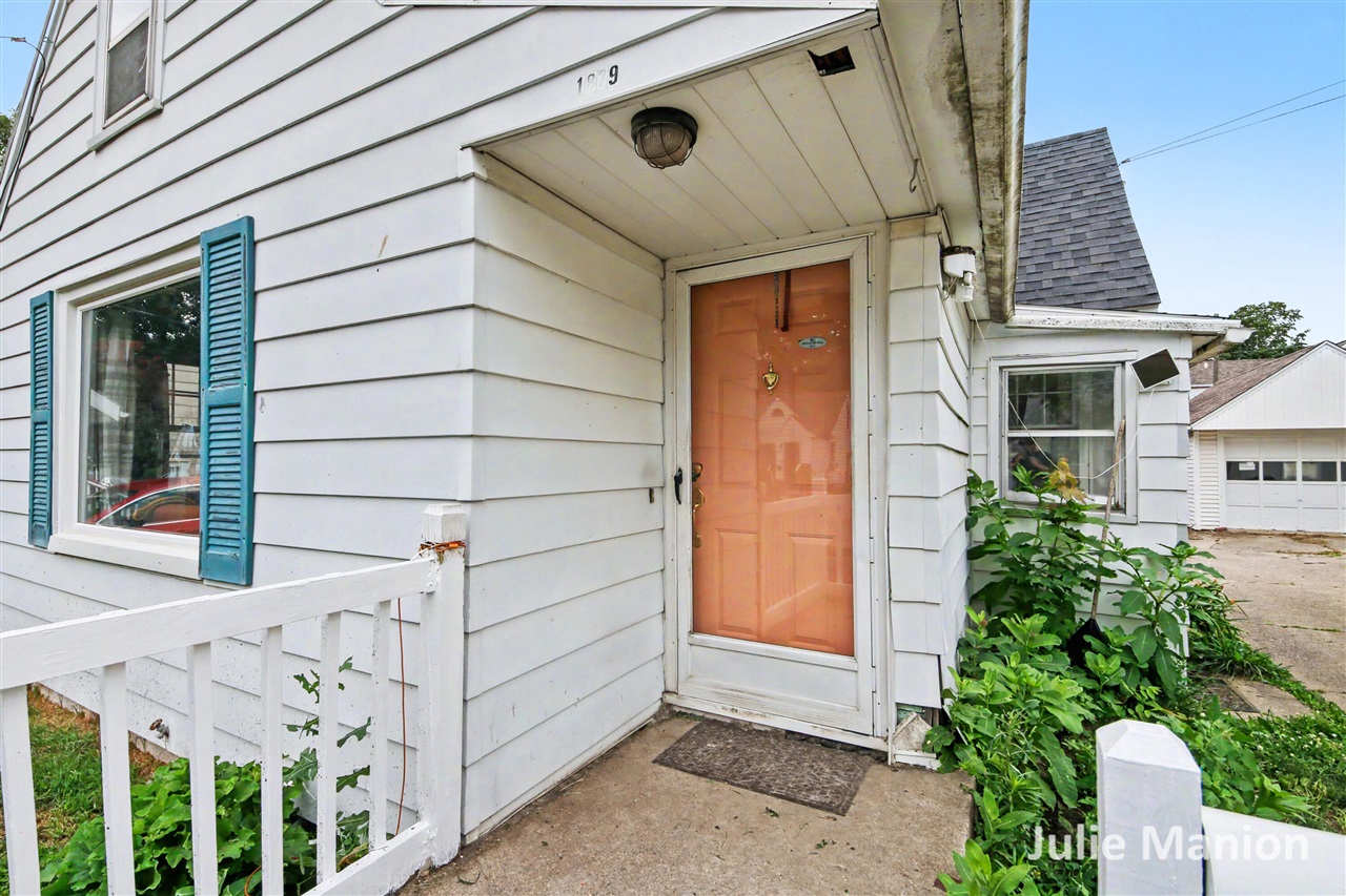 1829 Delwood Avenue Property Photo 3