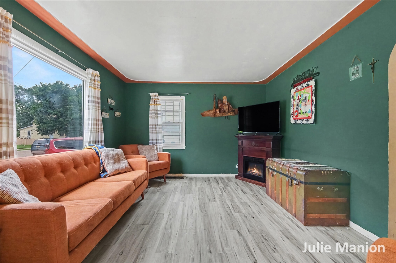 1829 Delwood Avenue Property Photo 4