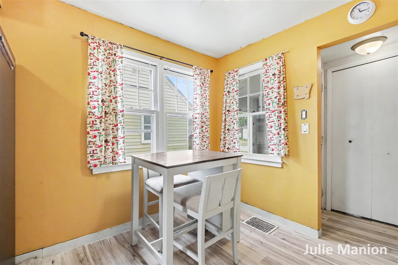 1829 Delwood Avenue Property Photo 7