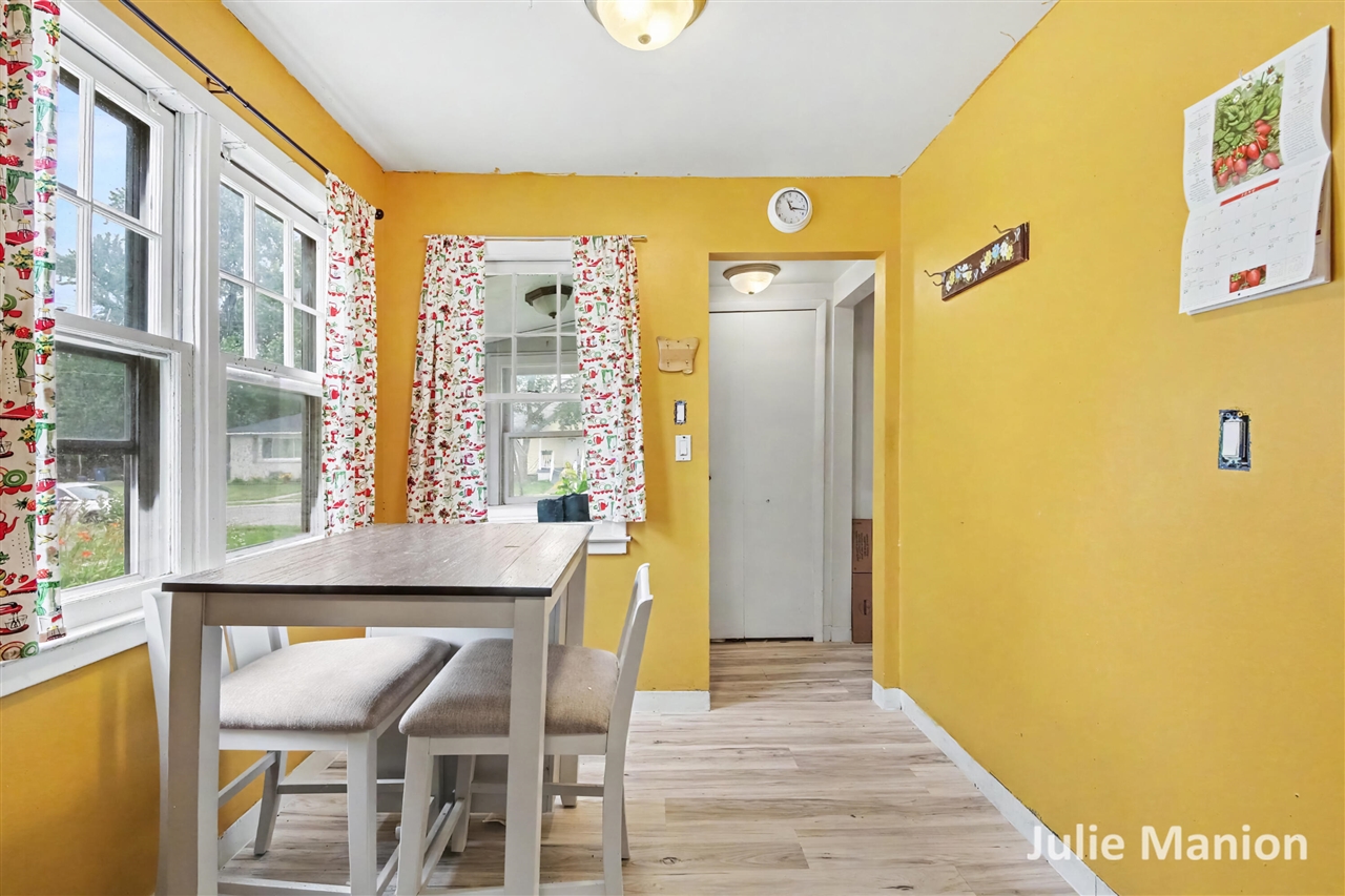 1829 Delwood Avenue Property Photo 8