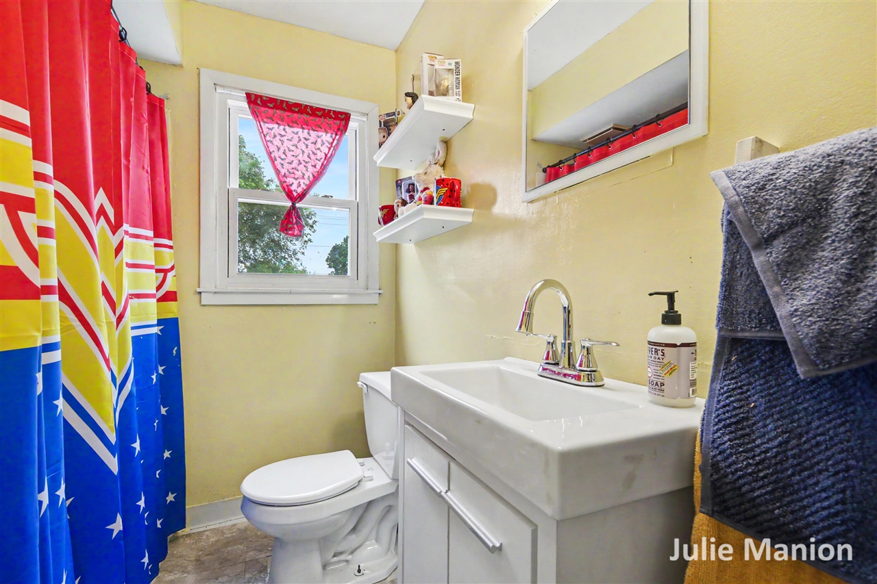 1829 Delwood Avenue Property Photo 11