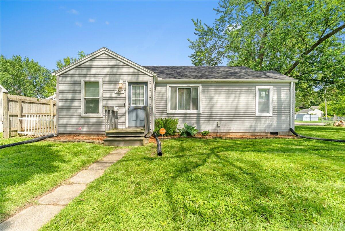 2941 S Deerfield Avenue Property Photo 1