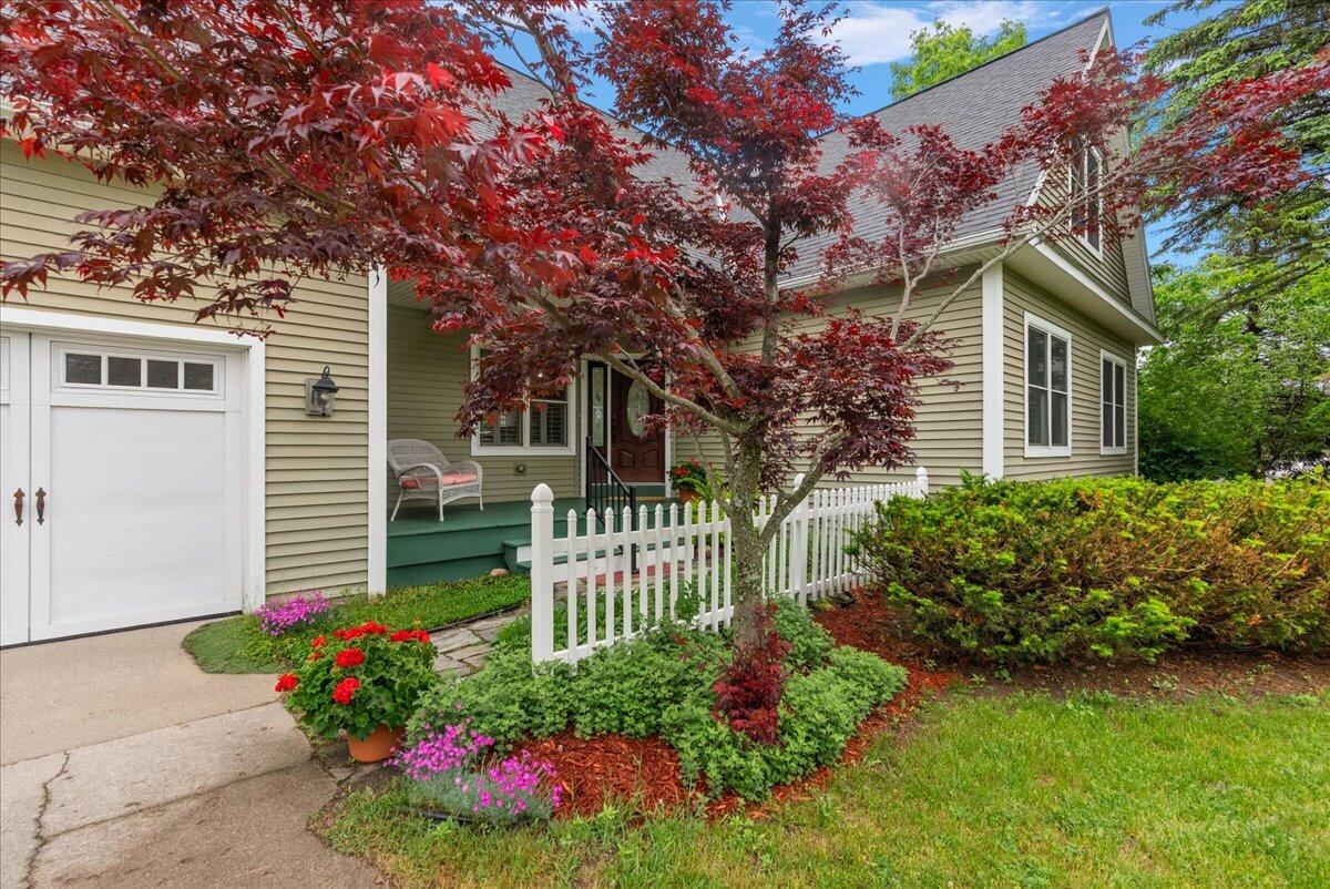 3162 Greenfield Drive Property Photo 1
